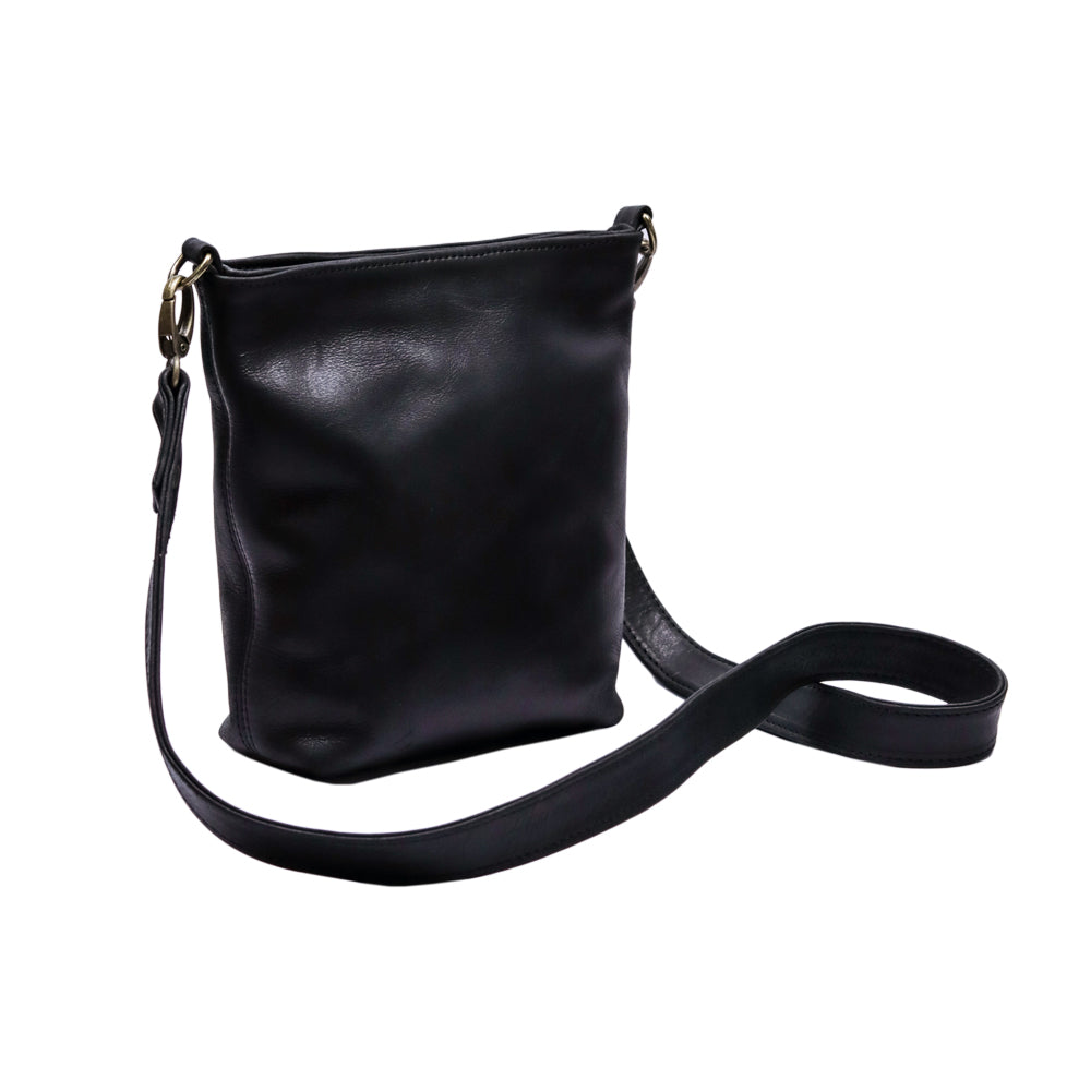 Villa-Crossbody--Black-002_3eca7151-6286-4cfe-9cf9-deefc006b2ec.jpg